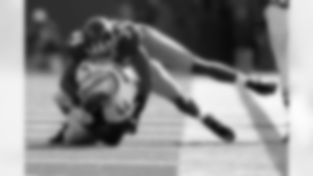 New York Giants safety Deon Grant (34) tackles Detroit Lions running back Jahvid Best (44) during the first quarter of an NFL football game between the Detroit Lions and the New York Giants at New Meadowlands Stadium Sunday, Oct. 17, 2010, in East Rutherford, N.J. (AP Photo/Tim Larsen)