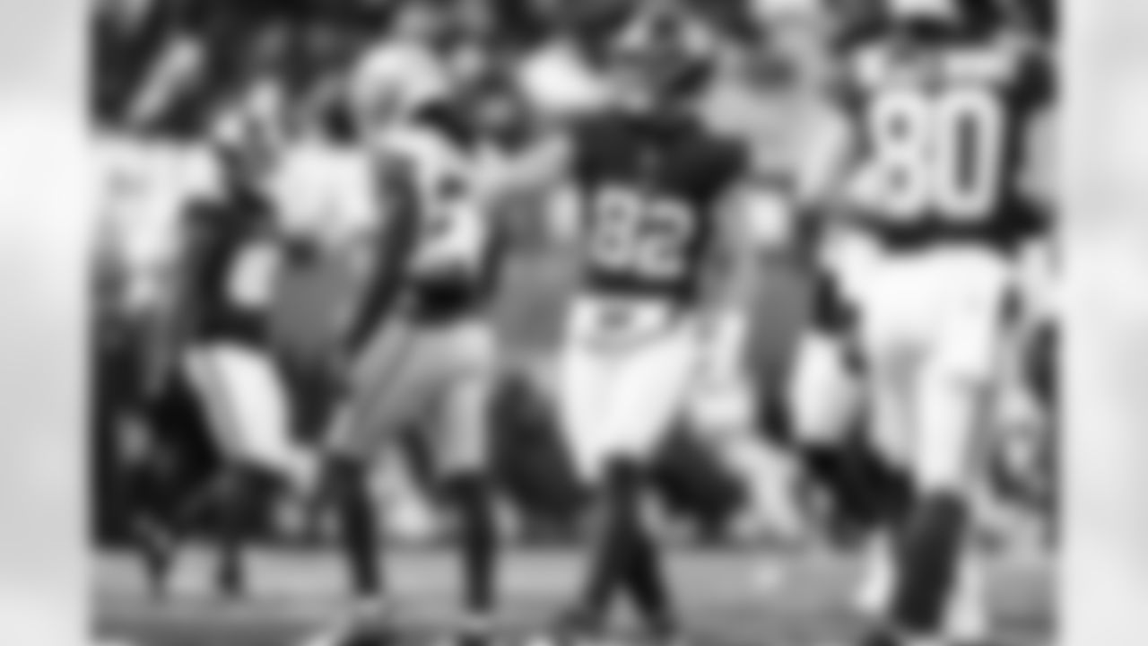 TE Daniel Bellinger (82)