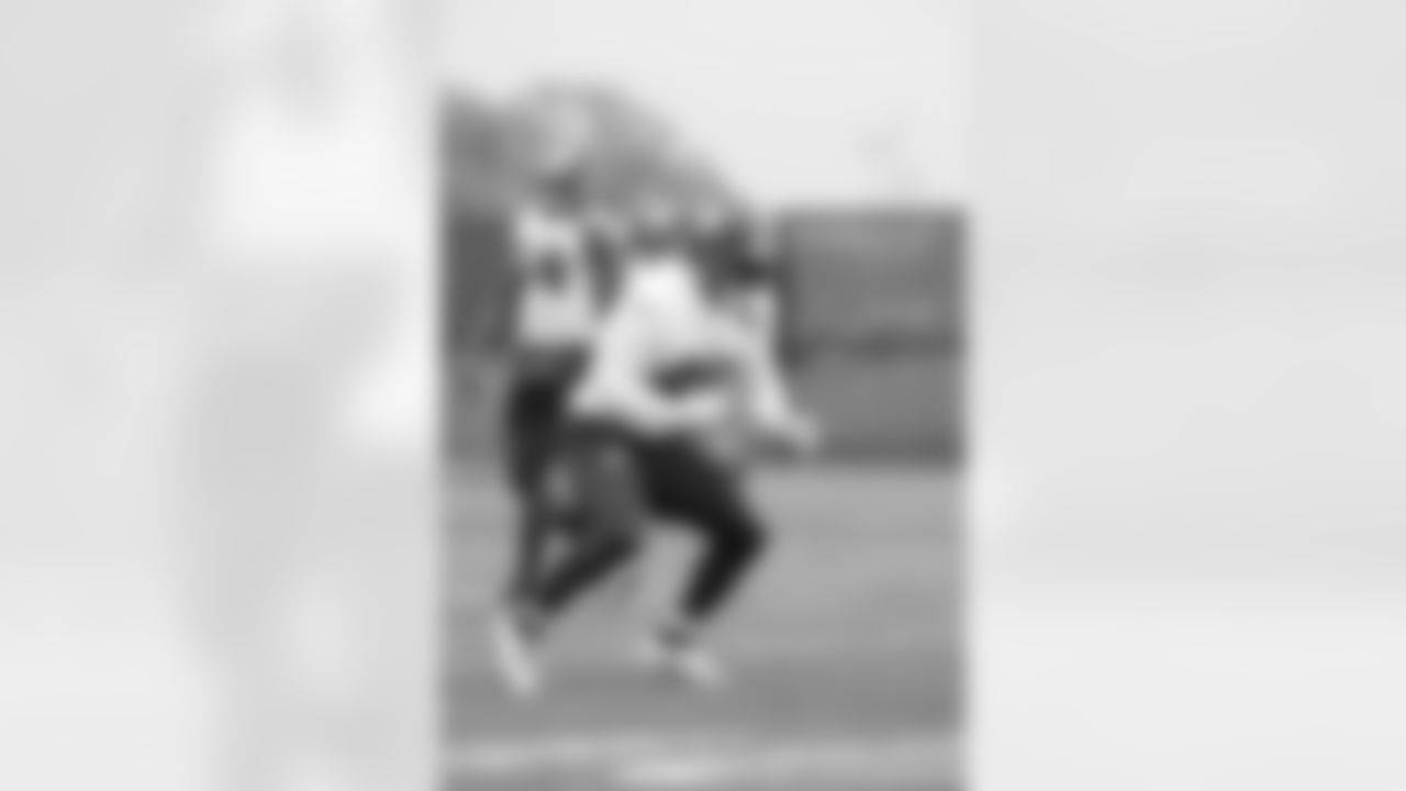 LB Chris Board (49)