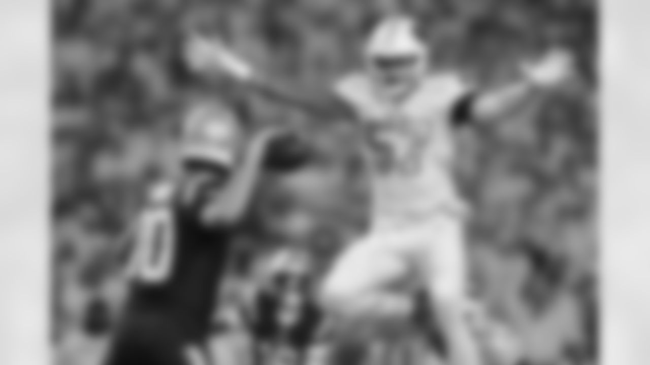 No. 57 A.J. Epenesa, Edge