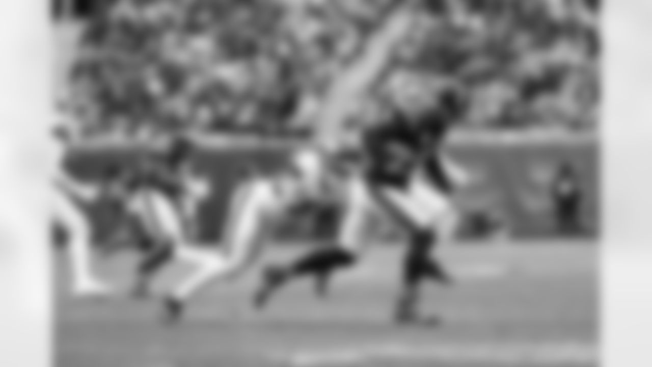 OLB Kayvon Thibodeaux (5)