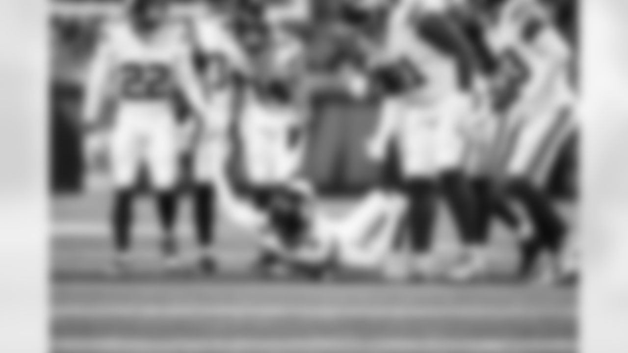 S Jevón Holland (8)