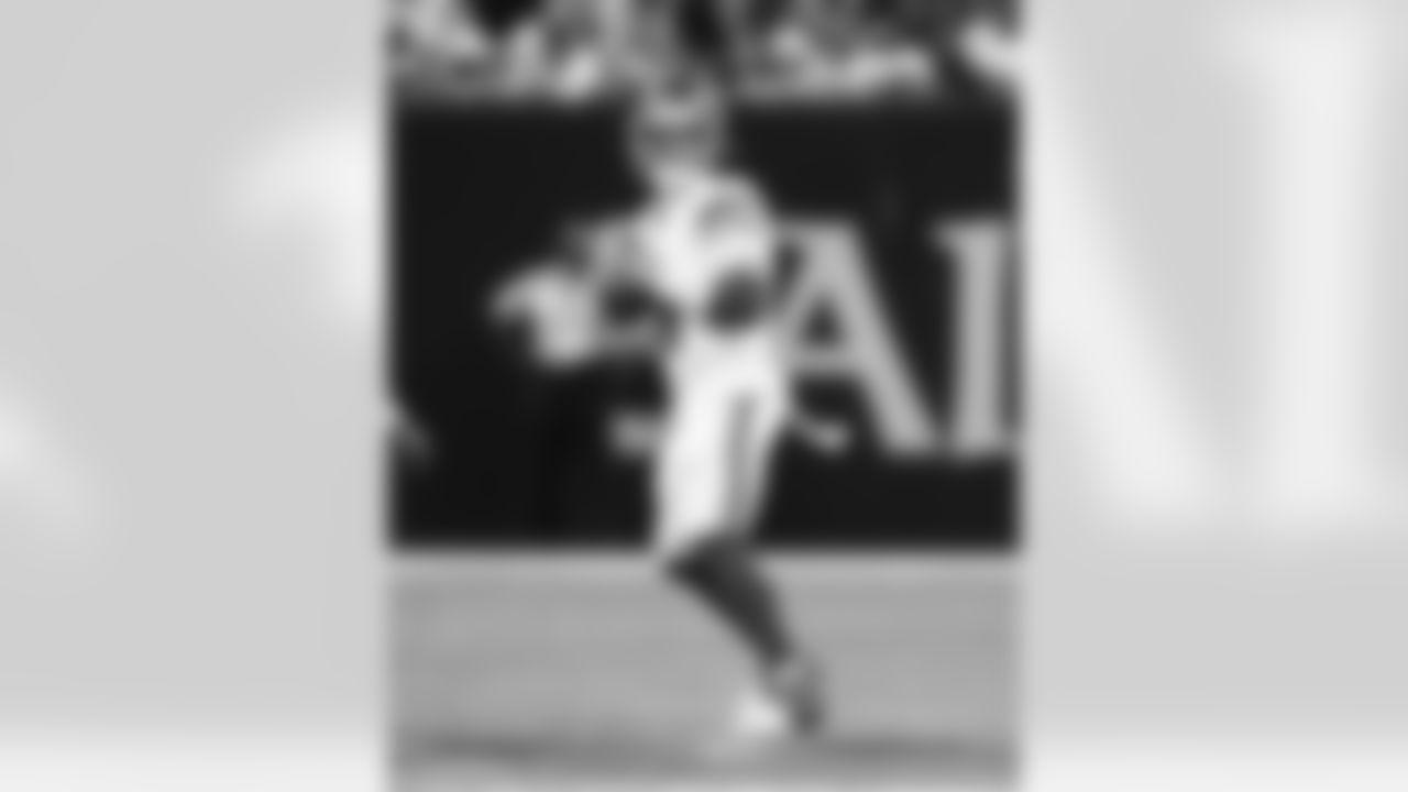 New York Giants quarterback Jaxson Dart (6)