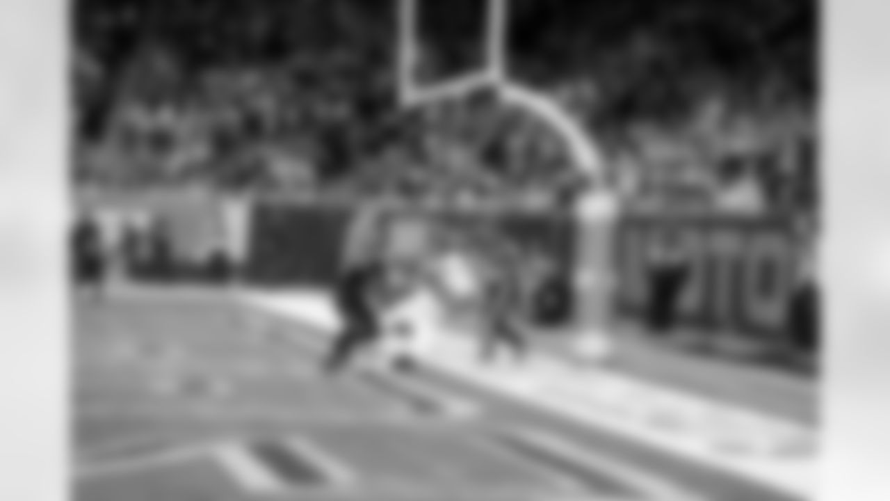 WR Isaiah Hodgins (89)