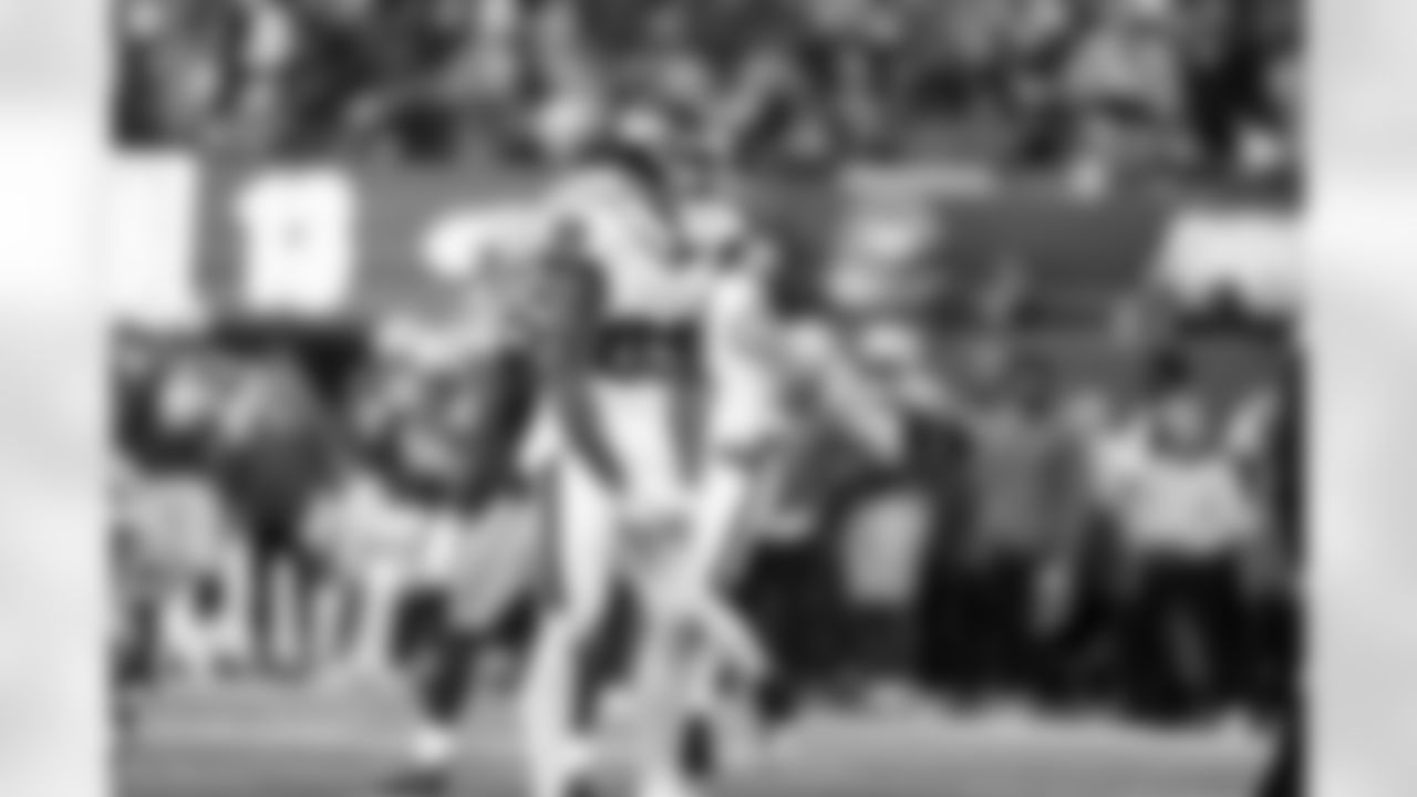 WR Isaiah Hodgins (89)