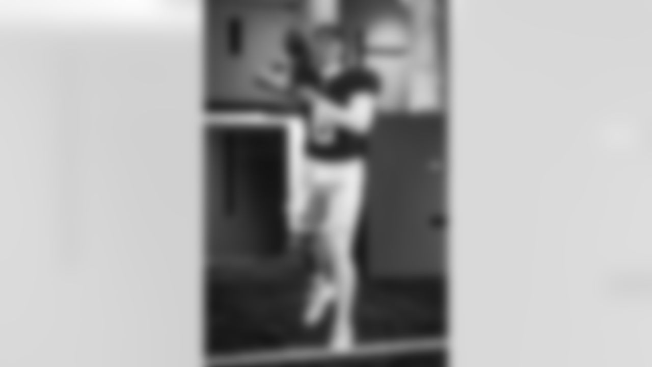 QB Jaxson Dart (6)