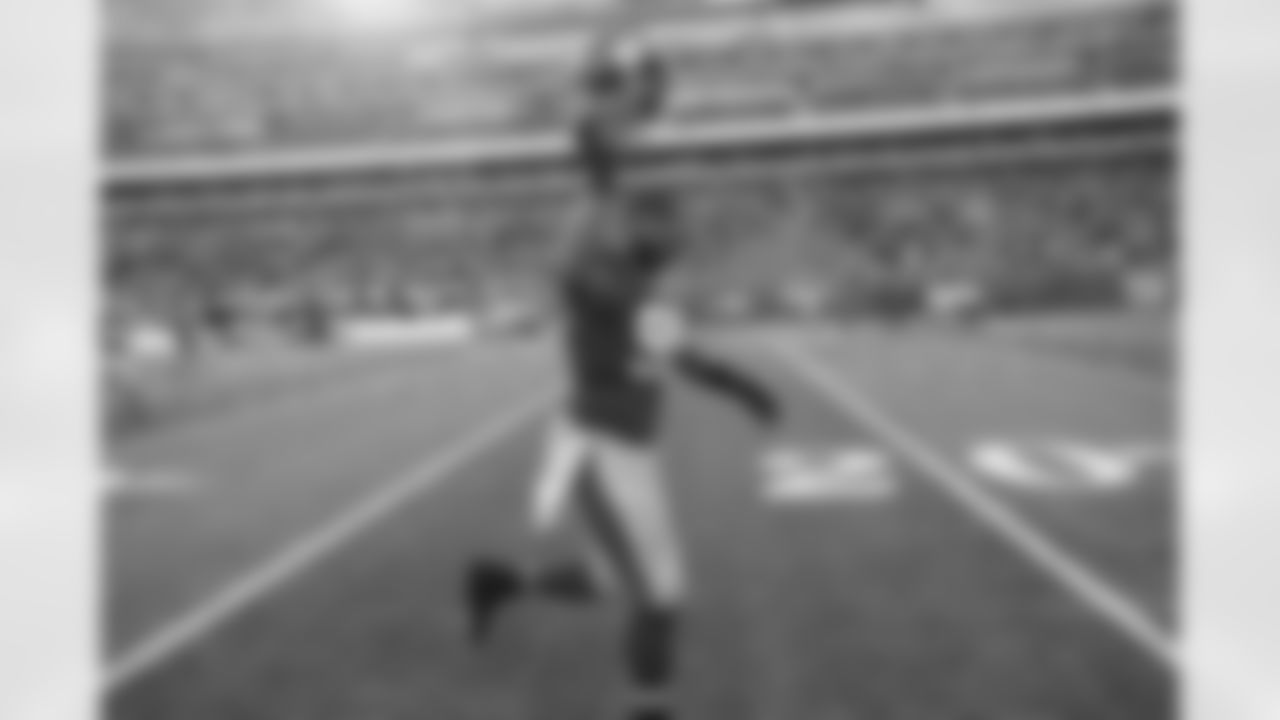 New York Giants' Chris Canty leaves the field after an NFL football game between the Detroit Lions and the New York Giants at New Meadowlands Stadium Sunday, Oct. 17, 2010, in East Rutherford, N.J. The Giants won the game 28-20. (AP Photo/Seth Wenig)