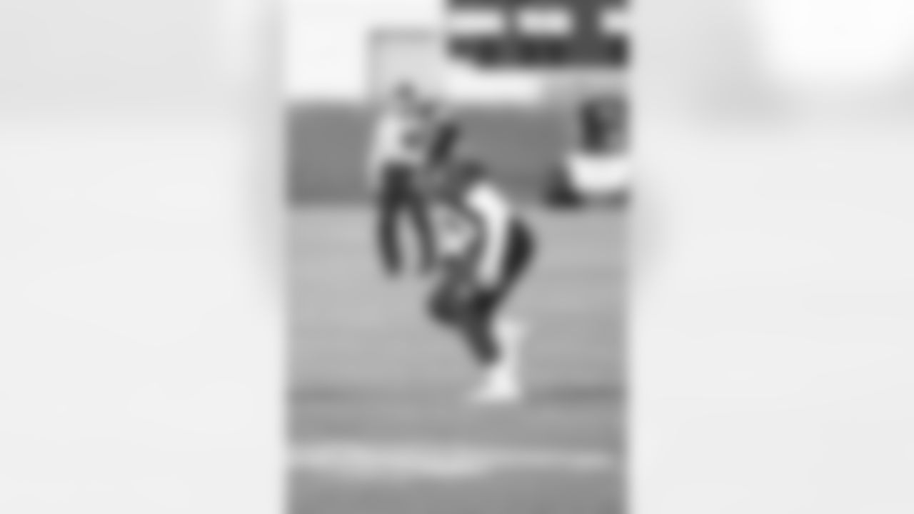 CB Darnay Holmes (30)