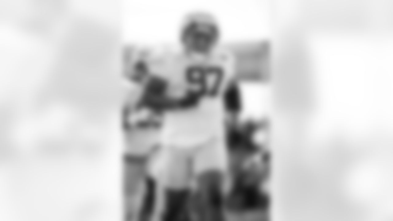 DL Dexter Lawrence II (97)