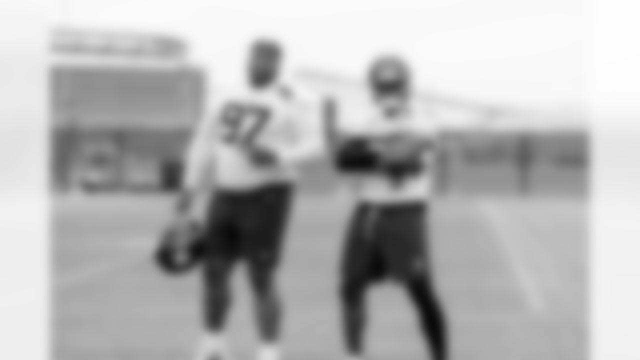 DL Dexter Lawrence II (97), ILB Bobby Okereke (58)