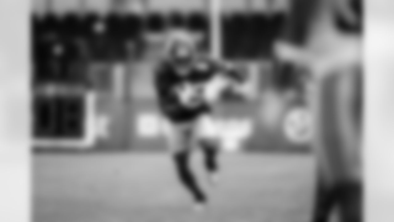 RB Dante Miller (25)