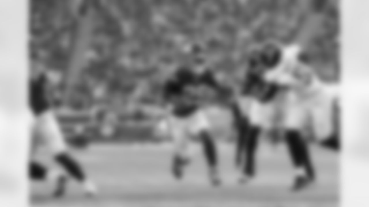 RB Tyrone Tracy Jr. (29)