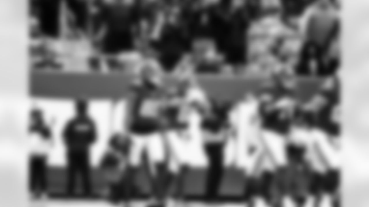 TE Daniel Bellinger (82)