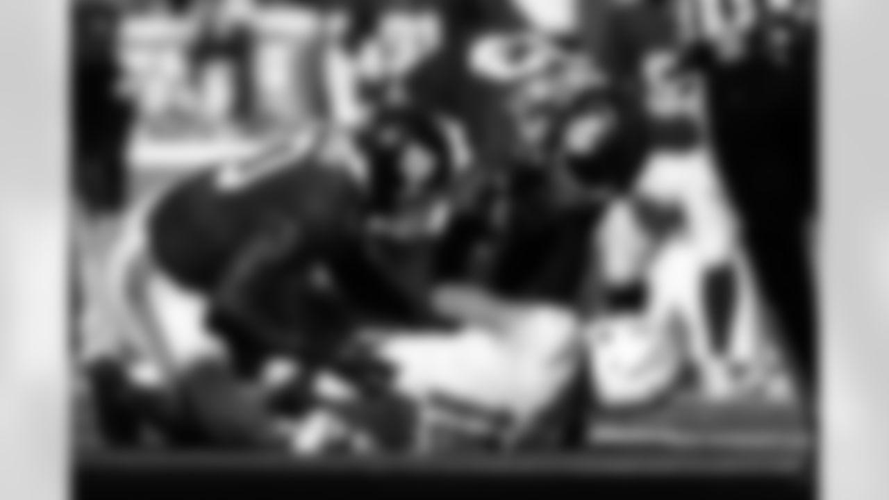 OLB Brian Burns (0), LB Demetrius Flannigan-Fowles (33)