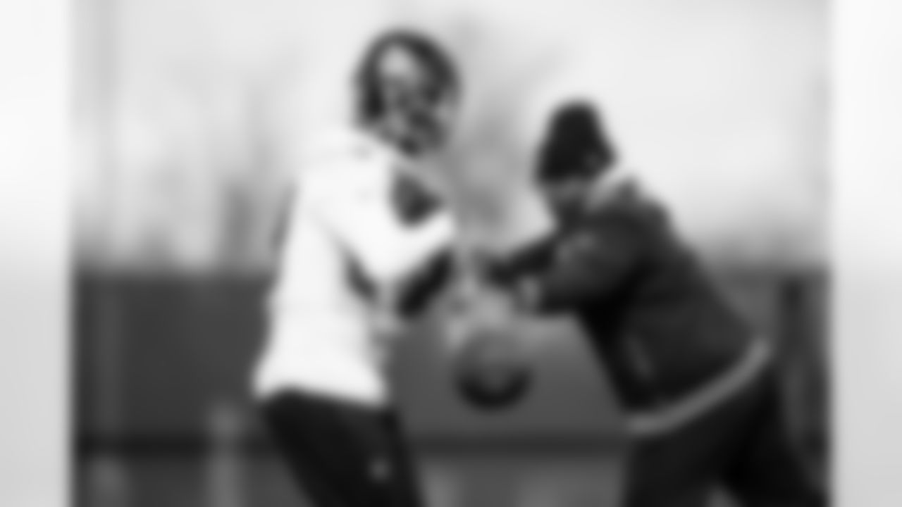 WR Isaiah Hodgins (89)