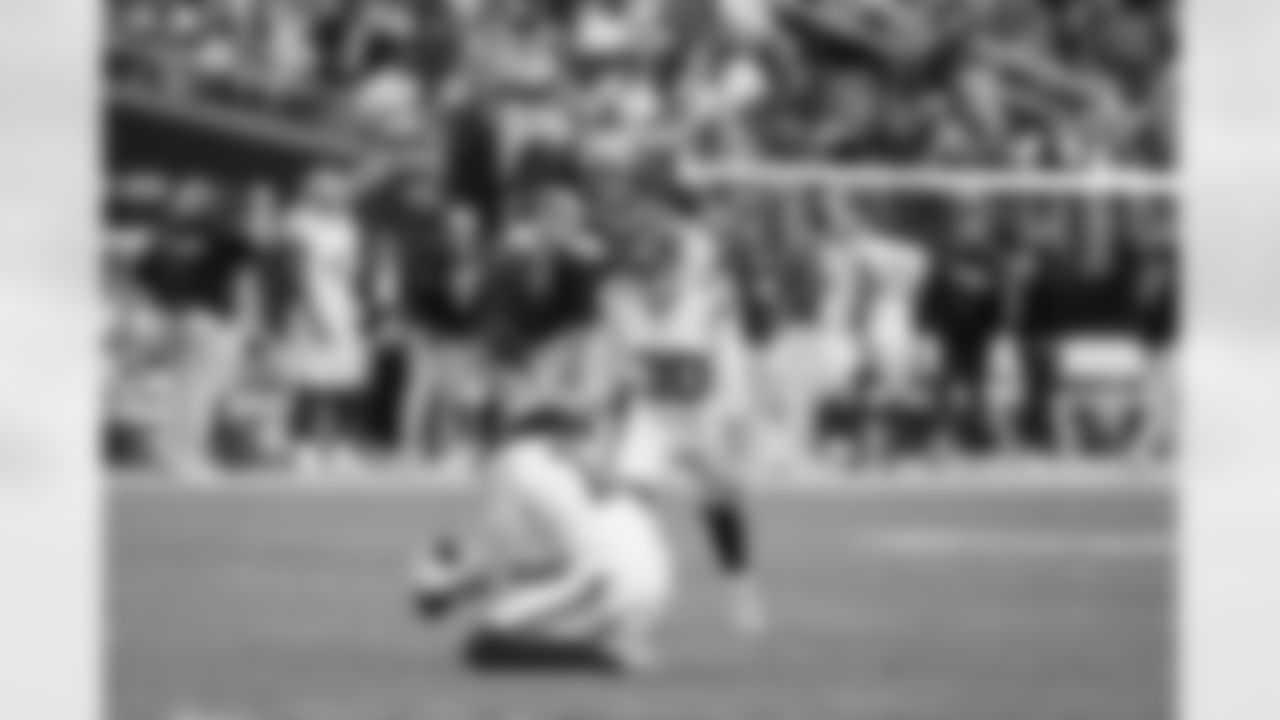 K Jamie Gillan (12), K Ben Sauls (30)