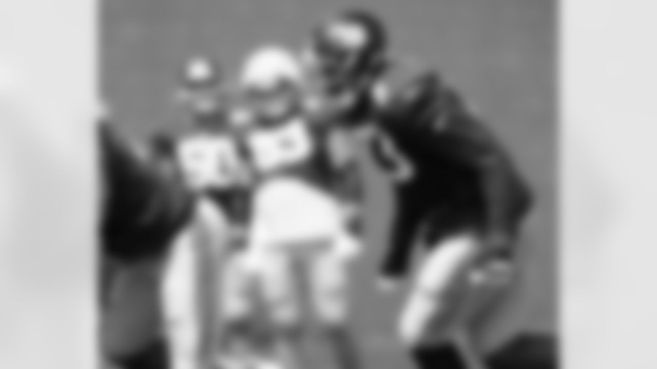 New York Giants offensive tackle Evan Neal (73)