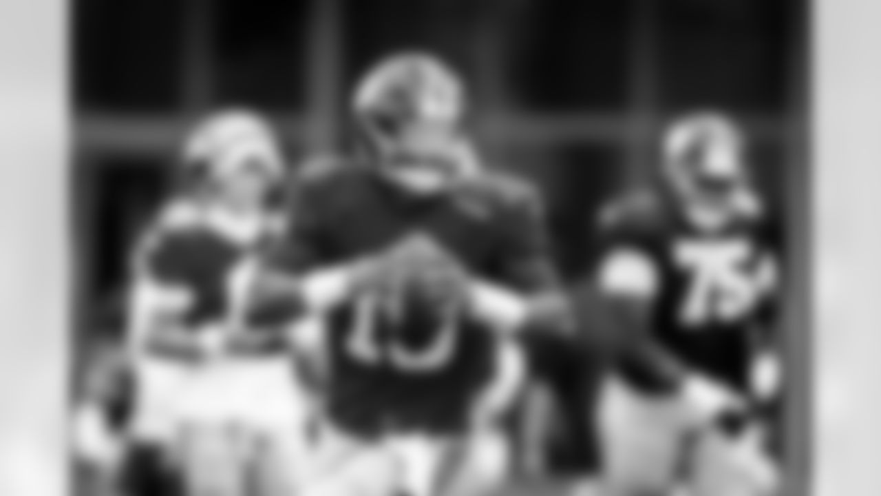 QB Jameis Winston (19)