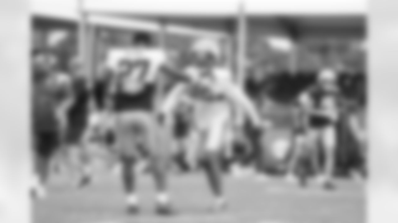 New York Giants cornerback Nic Jones (31),New York Giants safety Tyler Nubin (27)