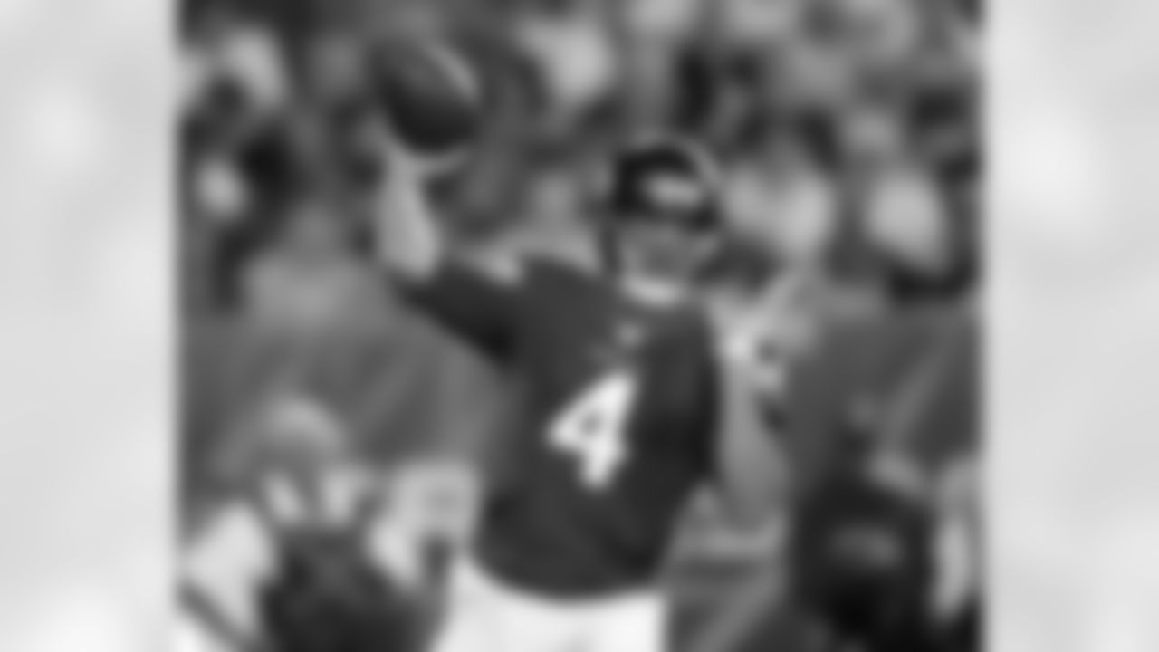 Minnesota Vikings quarterback Mike Kafka (4) throws the ball against the Pittsburgh Steelers at Tom Benson Hall of Fame Stadium in Canton, Ohio on Aug. 9, 2015. (AP Photo/Ben Liebenberg)