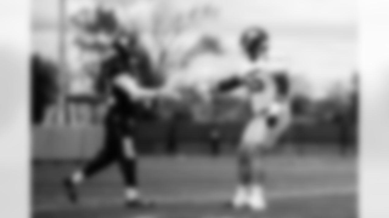 CB Dru Phillips (22), G Austin Schlottmann (65)