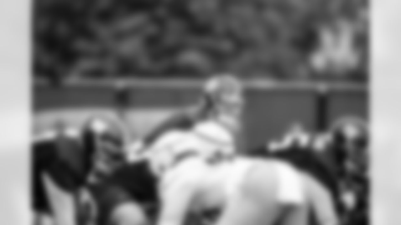 QB Jaxson Dart (6)
