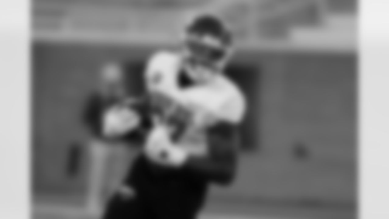 American Team running back Mike Washington Jr. (27), of USC, runs through drills during practice for the Senior Bowl NCAA college football game Tuesday, Jan. 27, 2026, in Mobile, Ala. (AP Photo/Butch Dill)