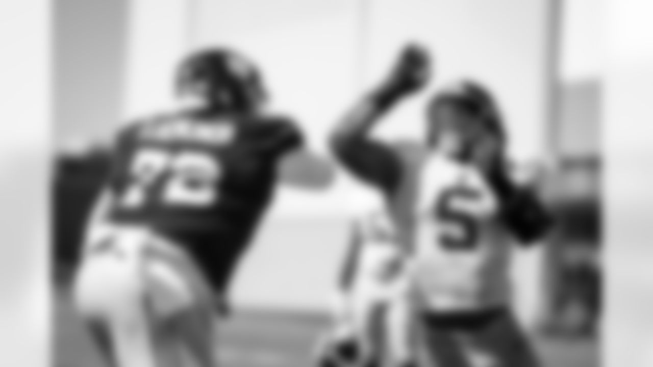 T Jermaine Eluemunor (72), OLB Kayvon Thibodeaux (5)
