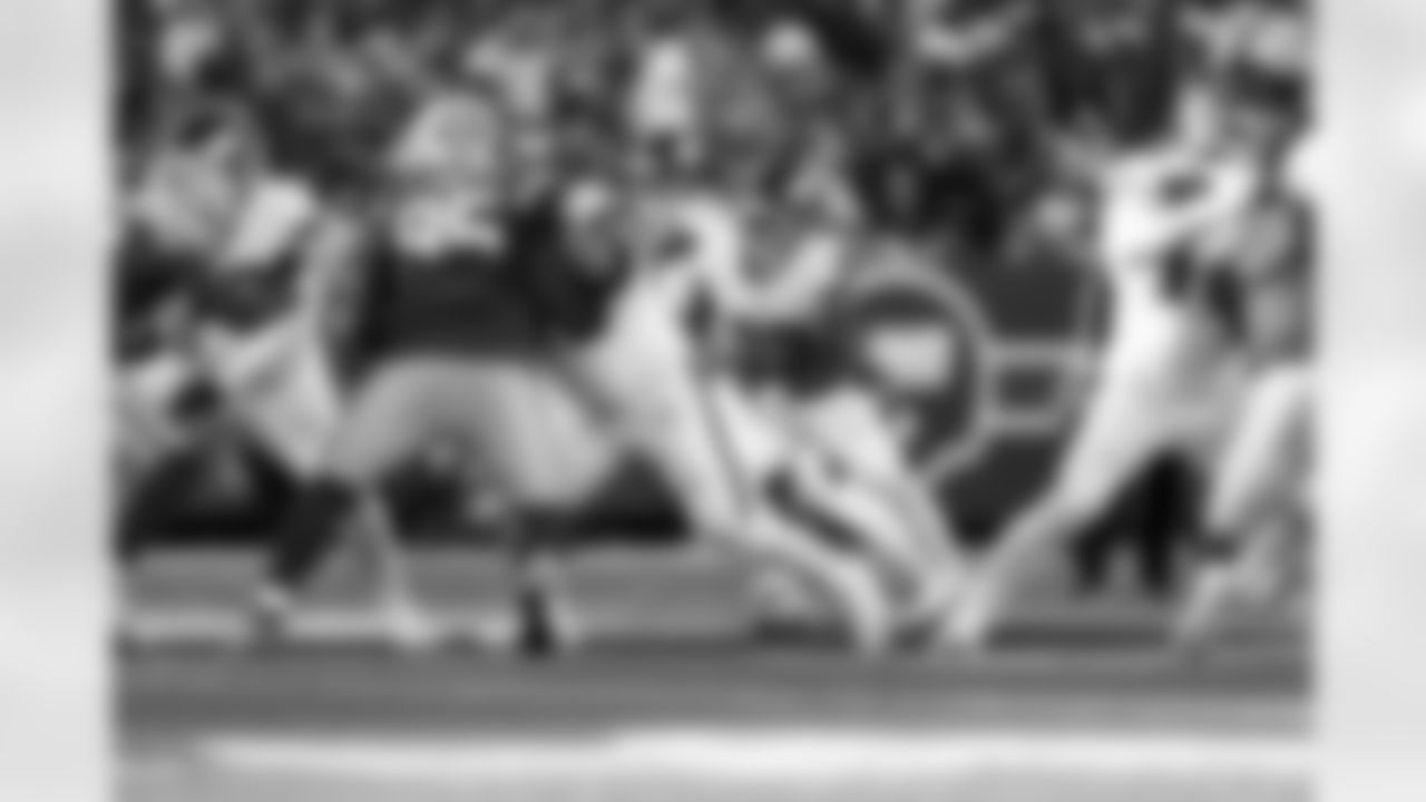 RB Tyrone Tracy Jr. (29)