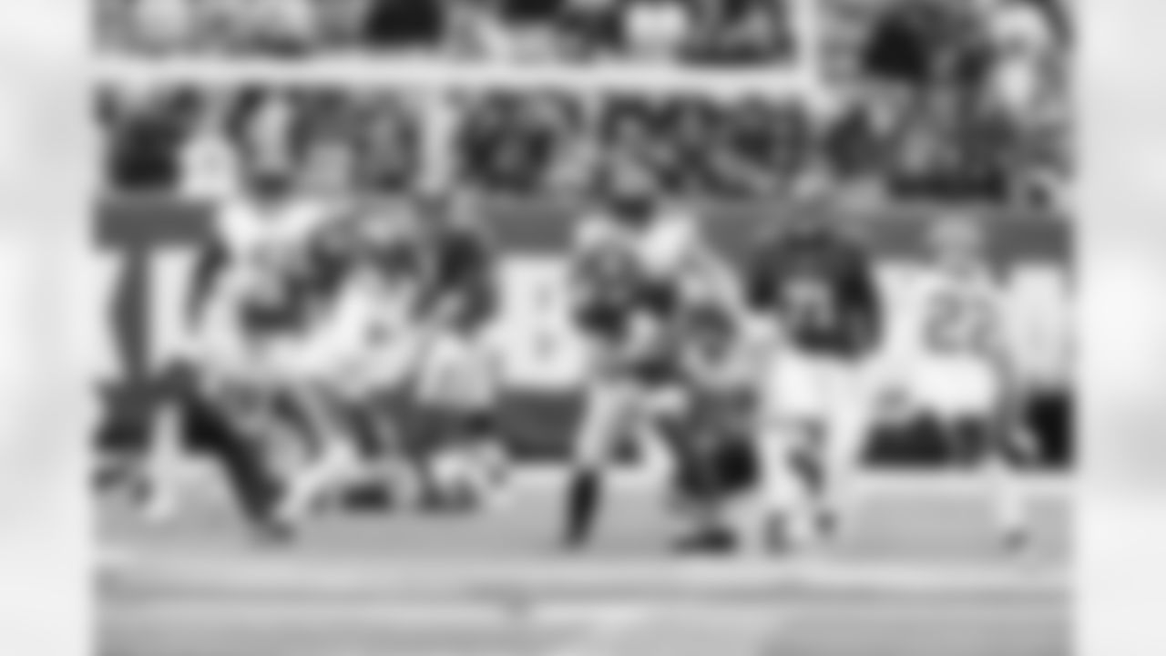 TE Daniel Bellinger (82)