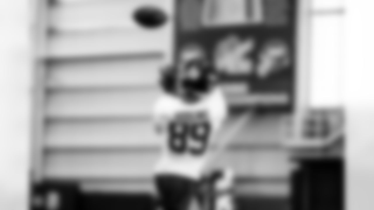 WR Isaiah Hodgins (89)