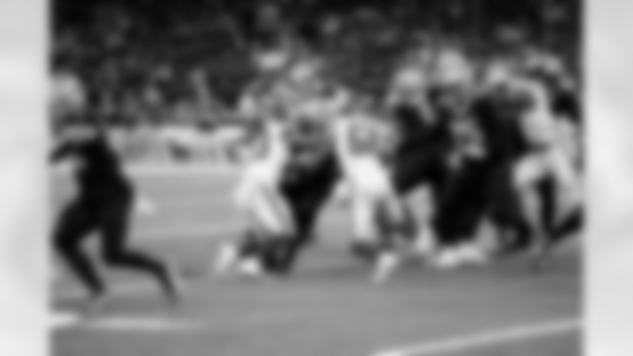 ILB Darius Muasau (53) and ILB Bobby Okereke (58) tackle during an NFL football game against the New Orleans Saints on Sunday, October 5, 2025 at Caesars Superdome in New Orleans. (Evan Pinkus/NEW YORK GIANTS)