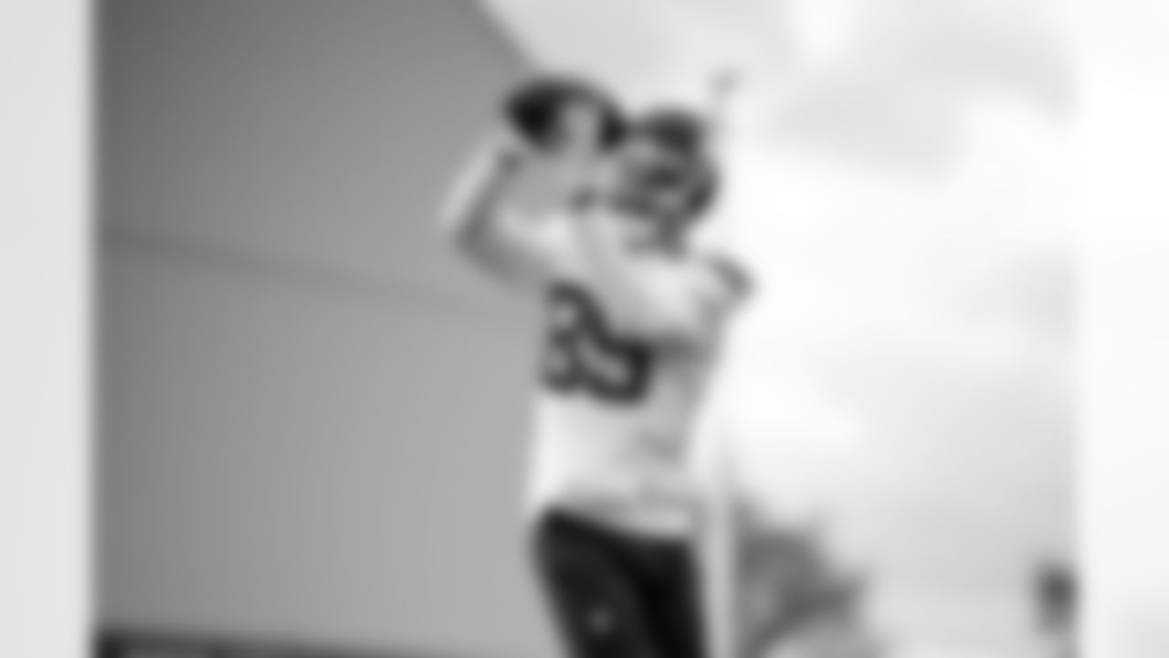 WR Isaiah Hodgins (89)