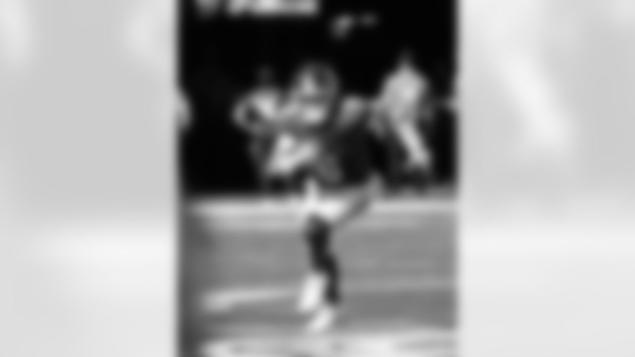 New York Giants quarterback Jaxson Dart (6)