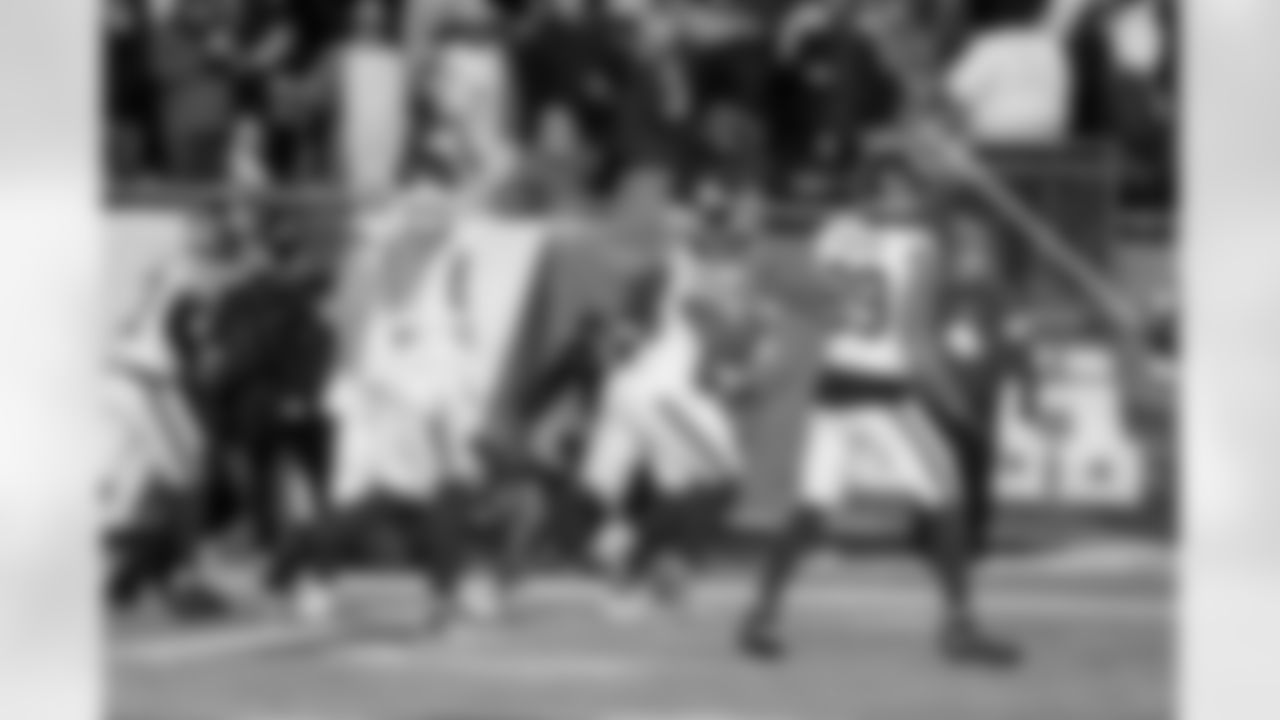 WR Isaiah Hodgins (89)