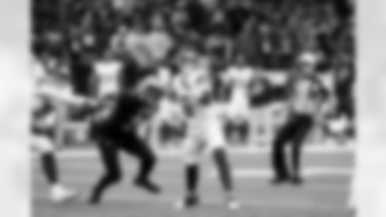 QB Jaxson Dart (6) throws during an NFL football game against the New Orleans Saints on Sunday, October 5, 2025 at Caesars Superdome in New Orleans. (Evan Pinkus/NEW YORK GIANTS)