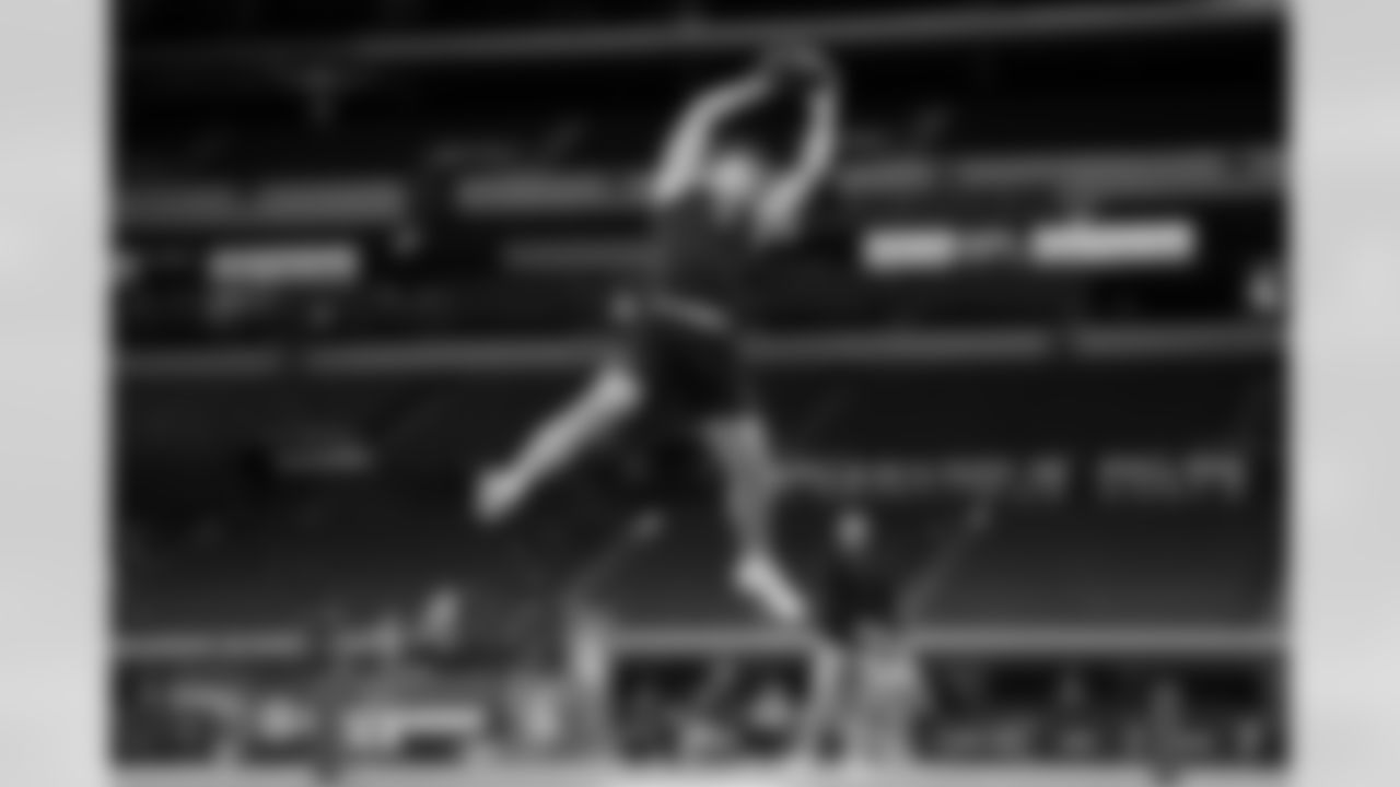 Houston tight end Tanner Koziol (15) participates in a drill during the 2026 NFL Scouting Combine on Friday, February 27, 2026 in Indianapolis, Indiana. (Cooper Neill/NFL)