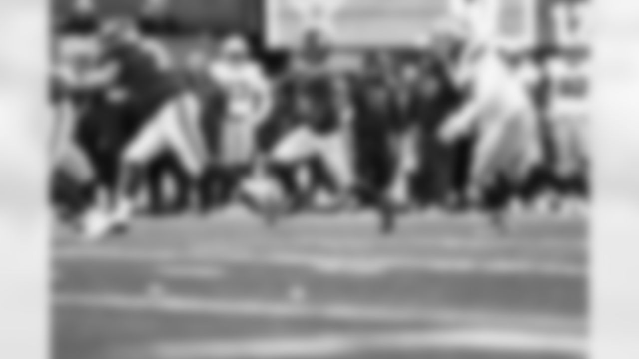 RB Tyrone Tracy Jr. (29)