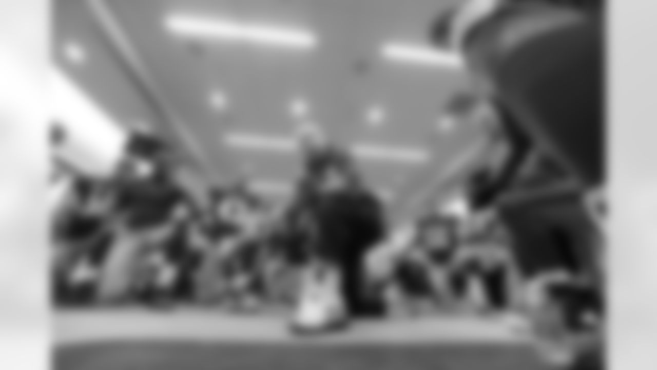 New York Giants head coach Tom Coughlin gathers his team around him after playing against the Detroit Lions in a week 6 NFL football game at the New Meadowlands Stadium in East Rutherford, New Jersey on Sunday October 17, 2010 (AP Photo/Evan Pinkus)