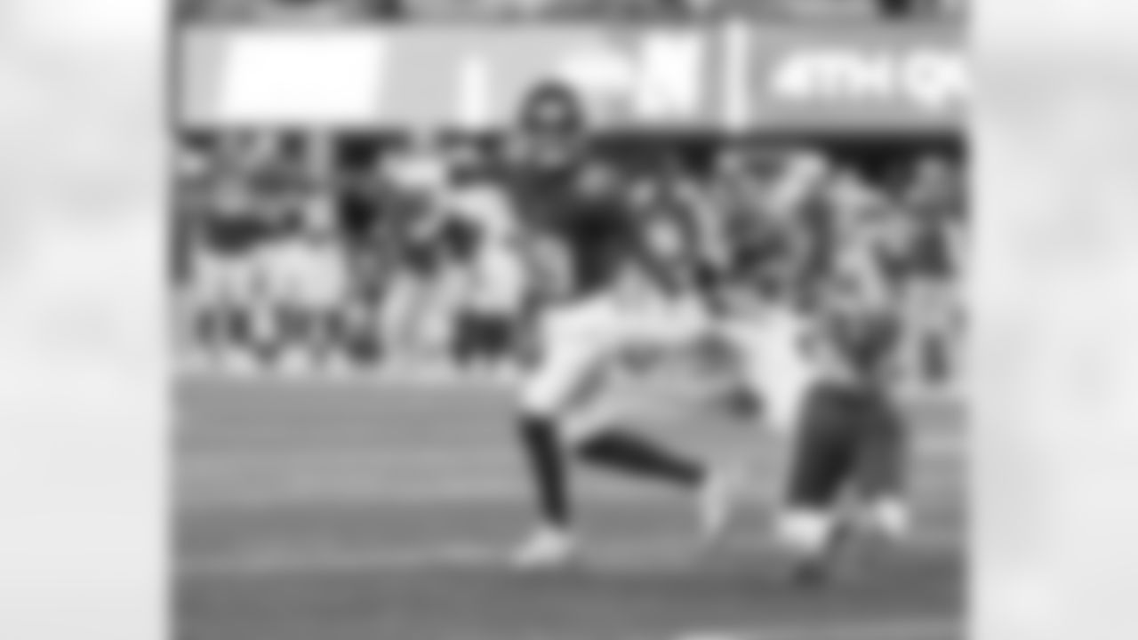 New York Giants quarterback Jameis Winston (19)