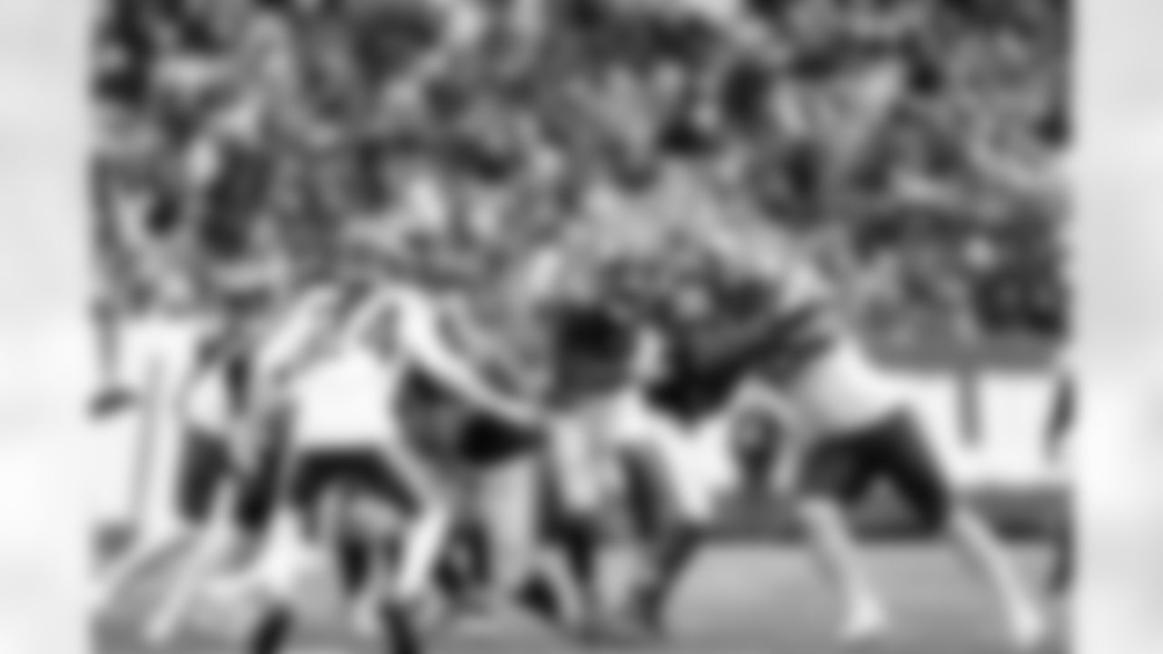 RB Tyrone Tracy Jr. (29)