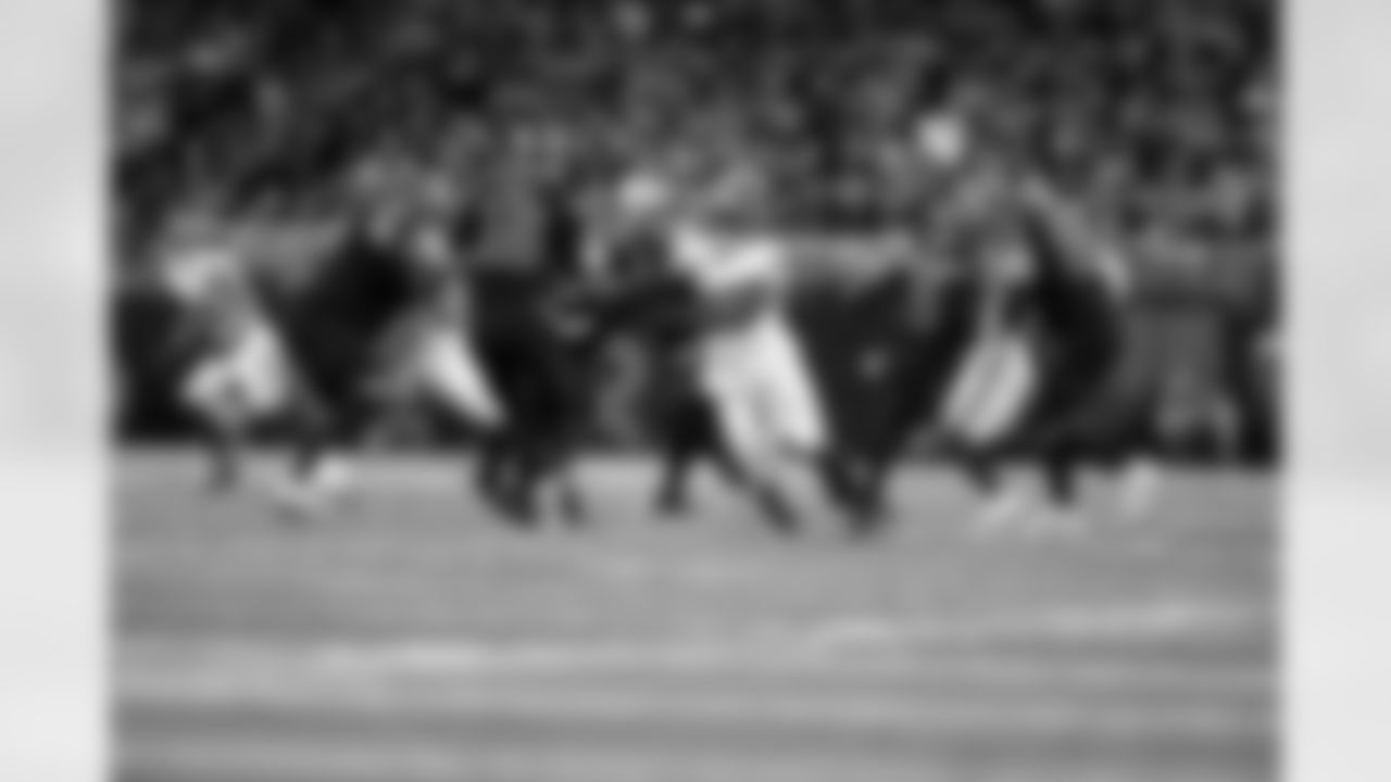 DL Rakeem Nuñez-Roches (93)