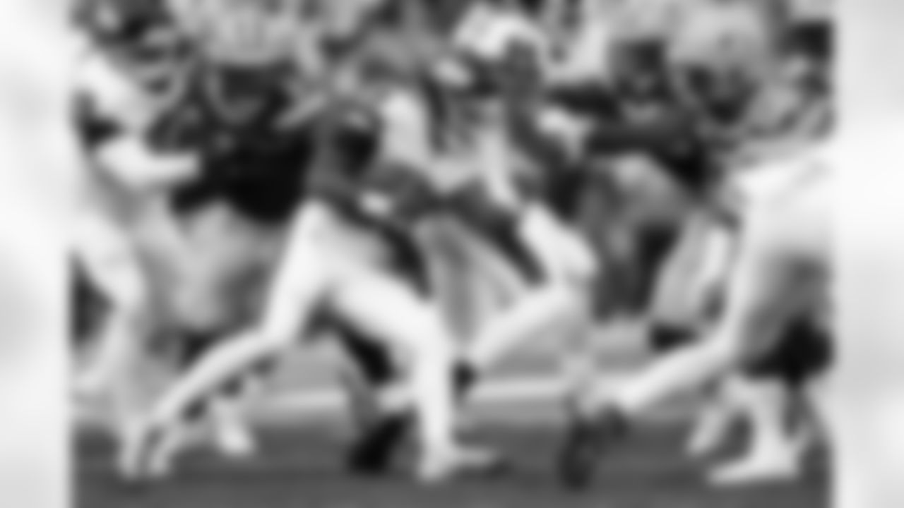 RB Tyrone Tracy Jr. (29)