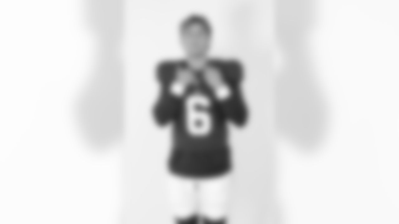 New York Giants quarterback Jaxson Dart (6) poses for a portrait during the NFLPA Rookie Premiere on Saturday, May 17, 2025 in Thousand Oaks, Calif. (Ben Liebenberg/NFL)