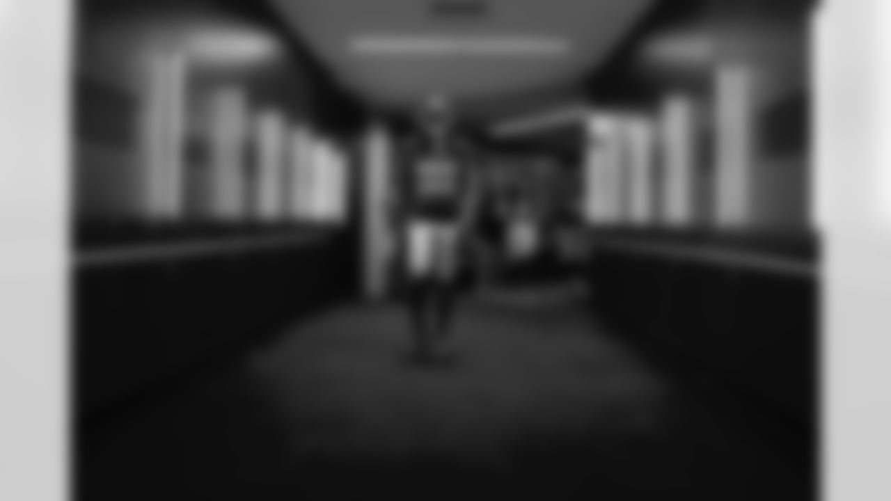 WR Isaiah Hodgins (89)