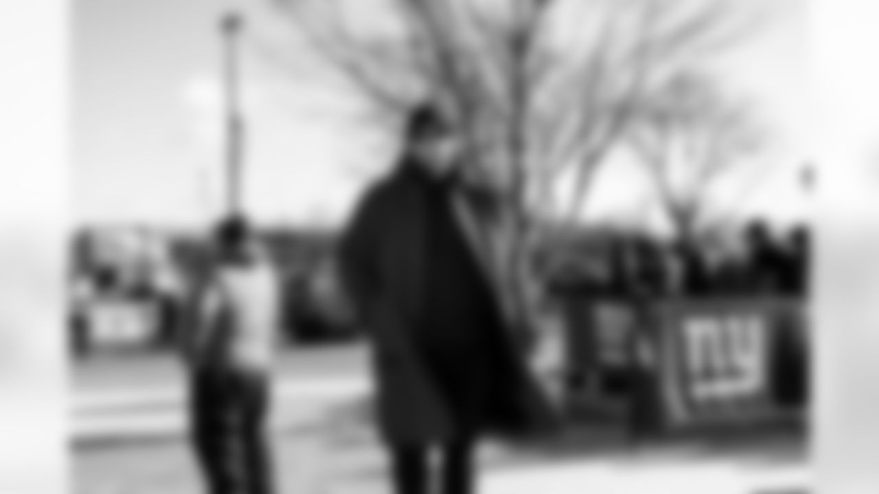 G Greg Van Roten (74)