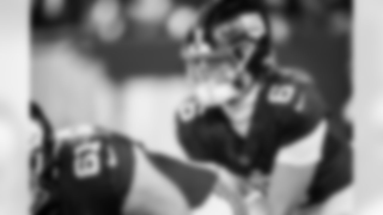QB Jaxson Dart (6)