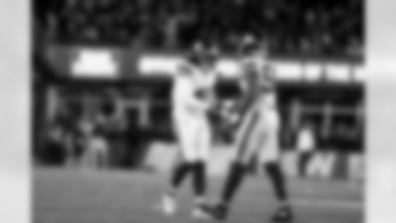 OLB Zaire Barnes (46)