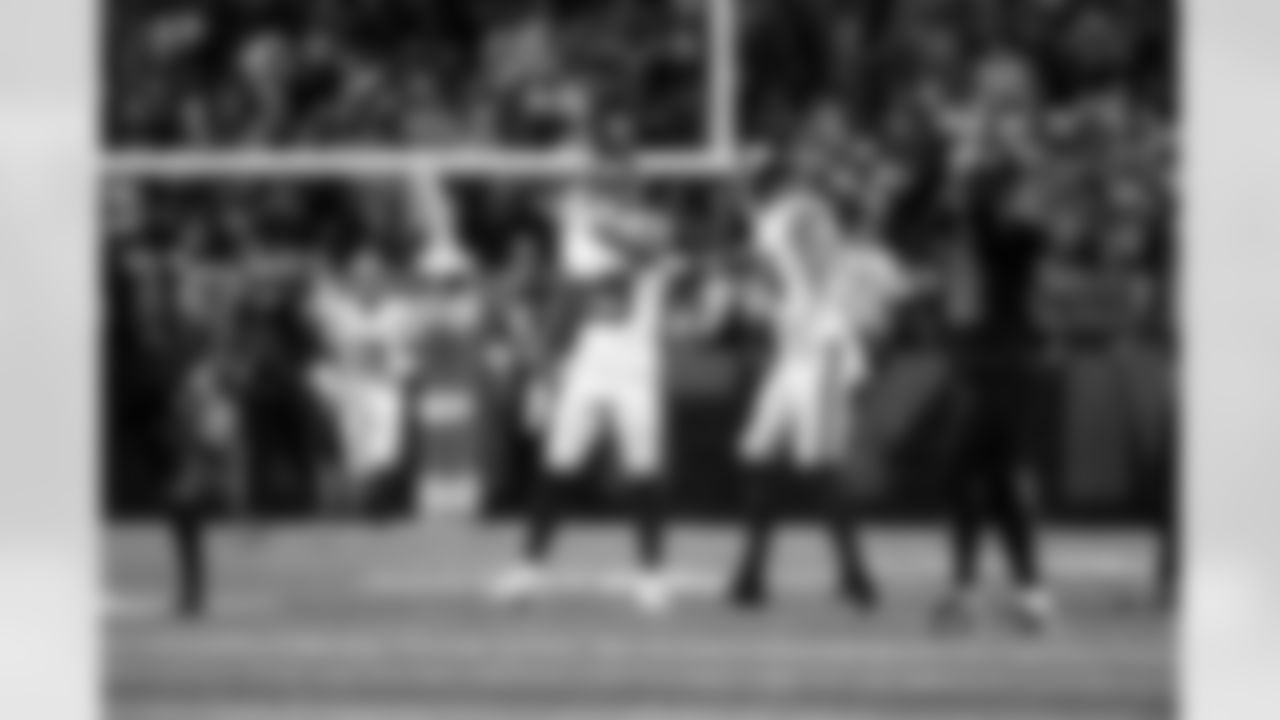 WR Isaiah Hodgins (89)