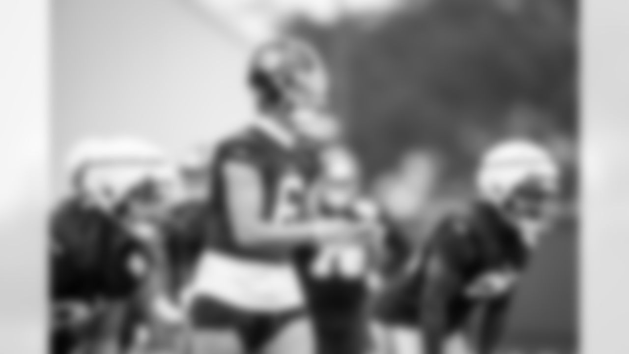 QB Jaxson Dart (6)